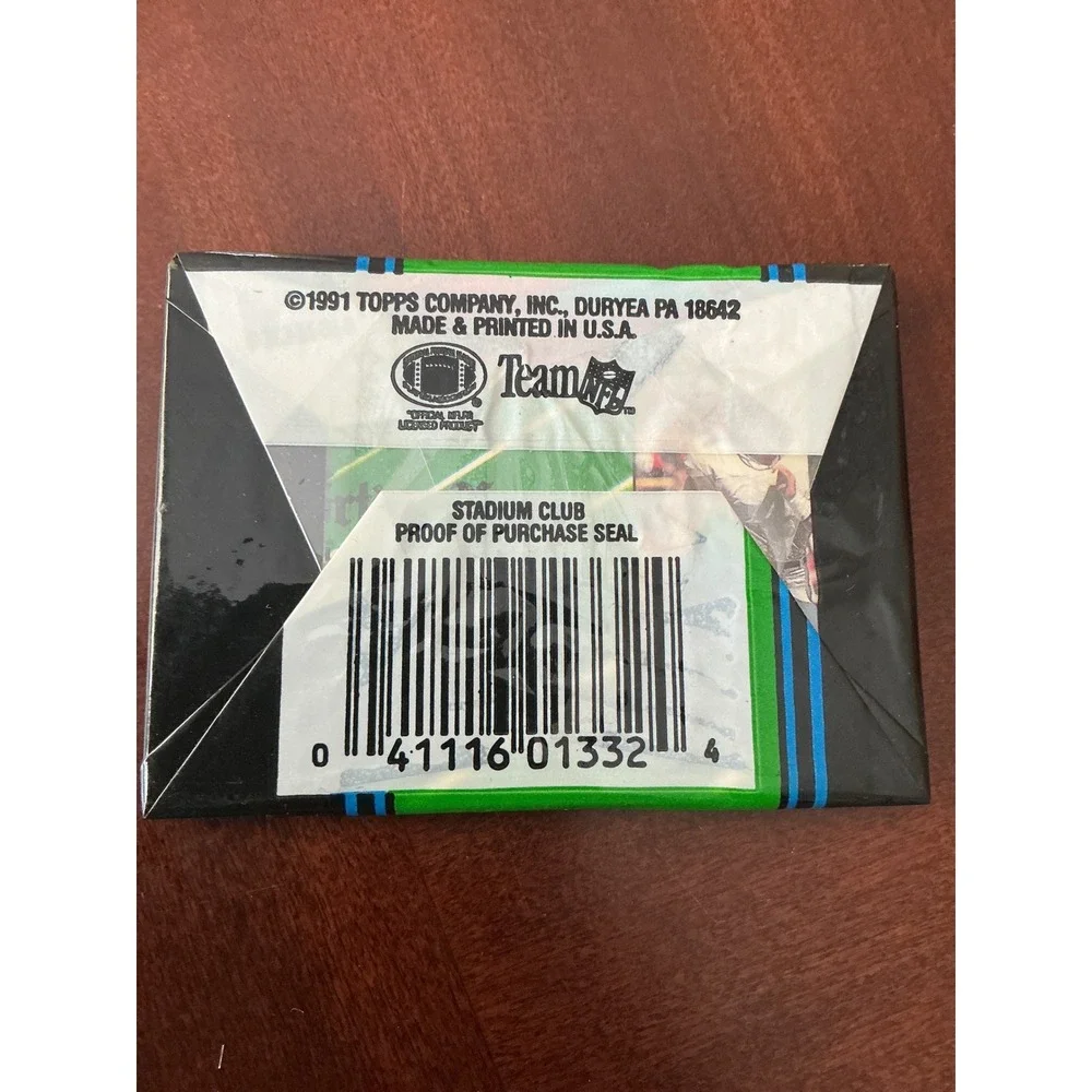 1991 Topps Stadium Club Football Series 1 Wax Pack Cards FAVRE IS THE BACK CARD.